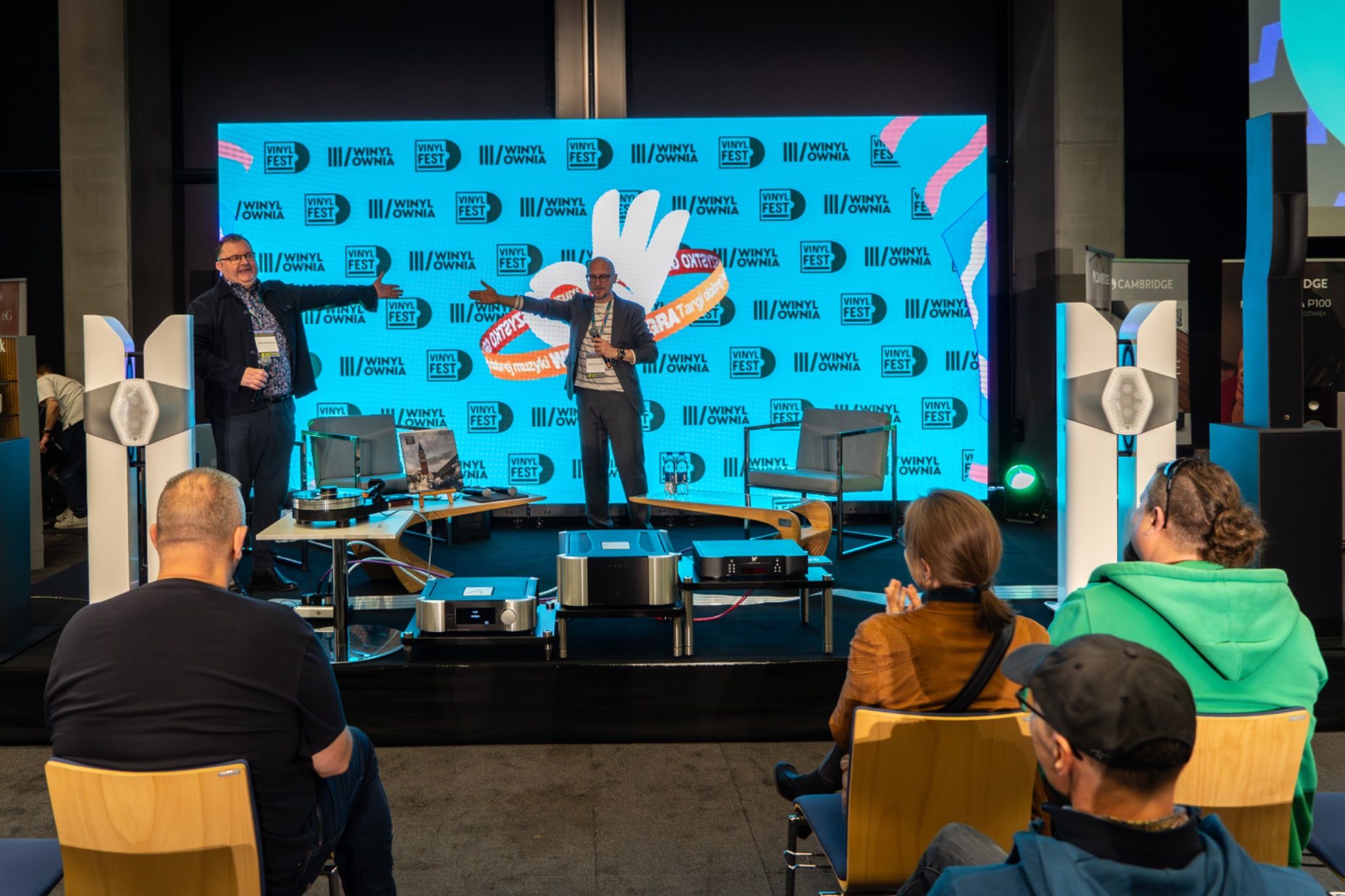 Scena i publiczność podczas wydarzenia Wszystko Gra